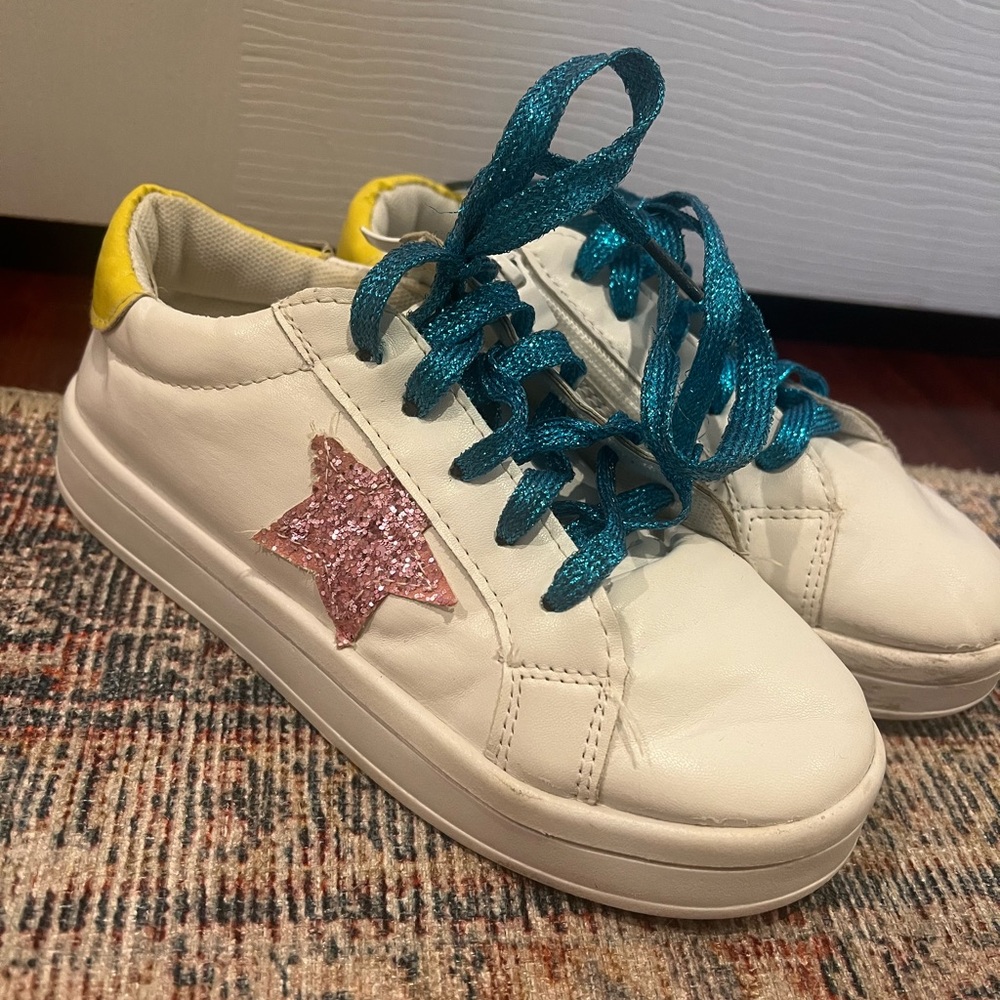 Lola + The Boys White Sneakers with Pink Glitter Star and Blue Laces